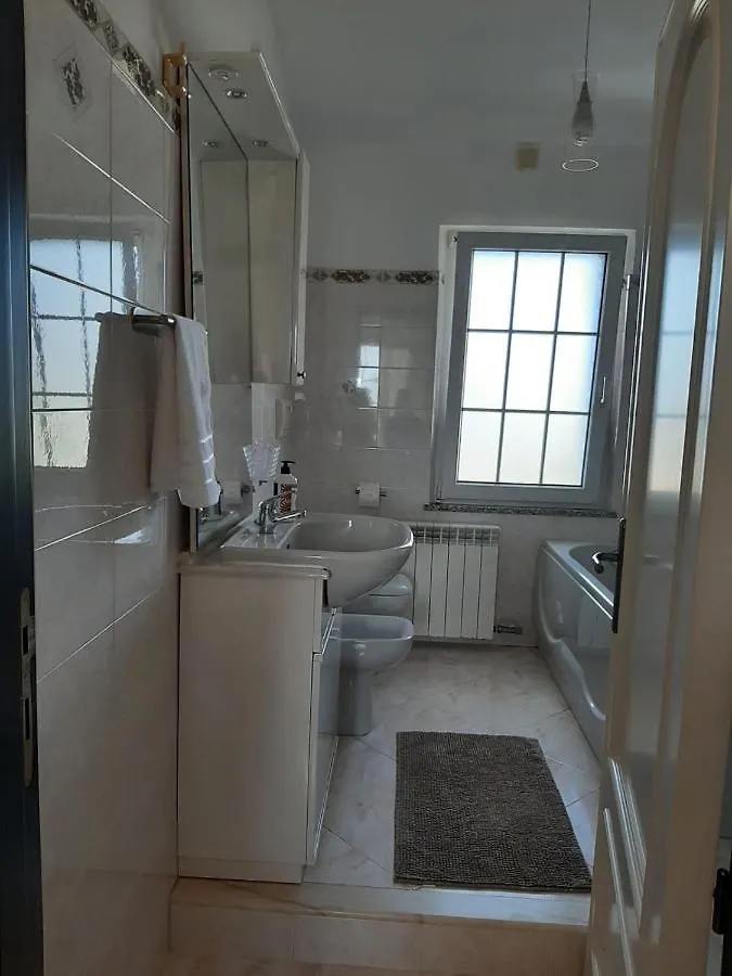 San Giovanni Suèrgiu Sa Mendula B&B منزل للإقامة