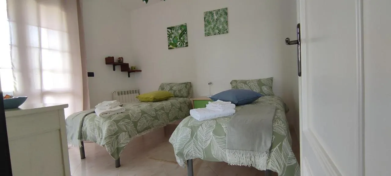 San Giovanni Suèrgiu Sa Mendula B&B منزل للإقامة